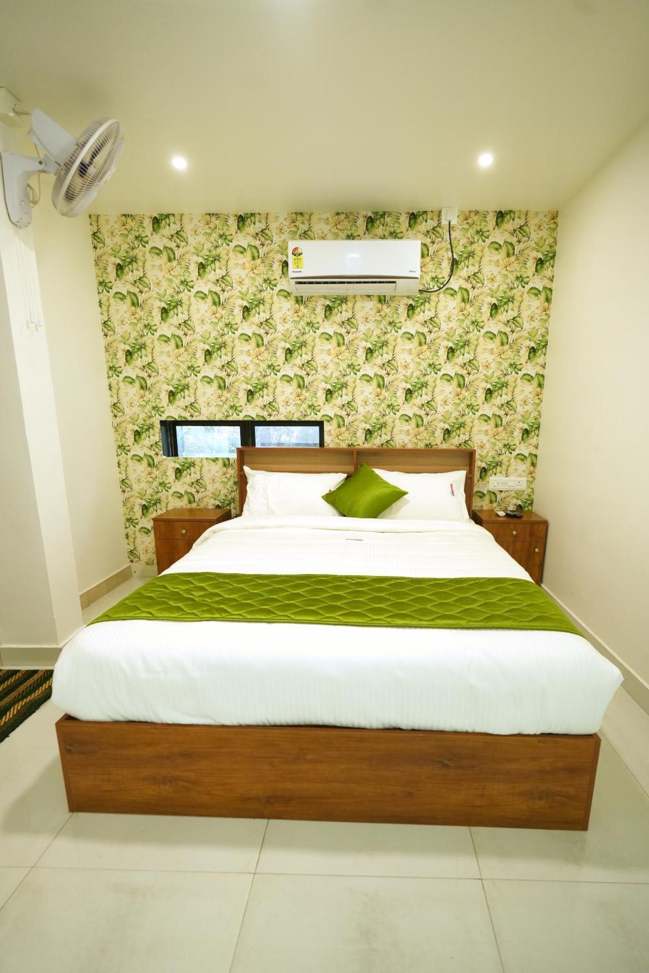 Amsher Suit Lulu Mall Road Hotel Kochi Bagian luar foto