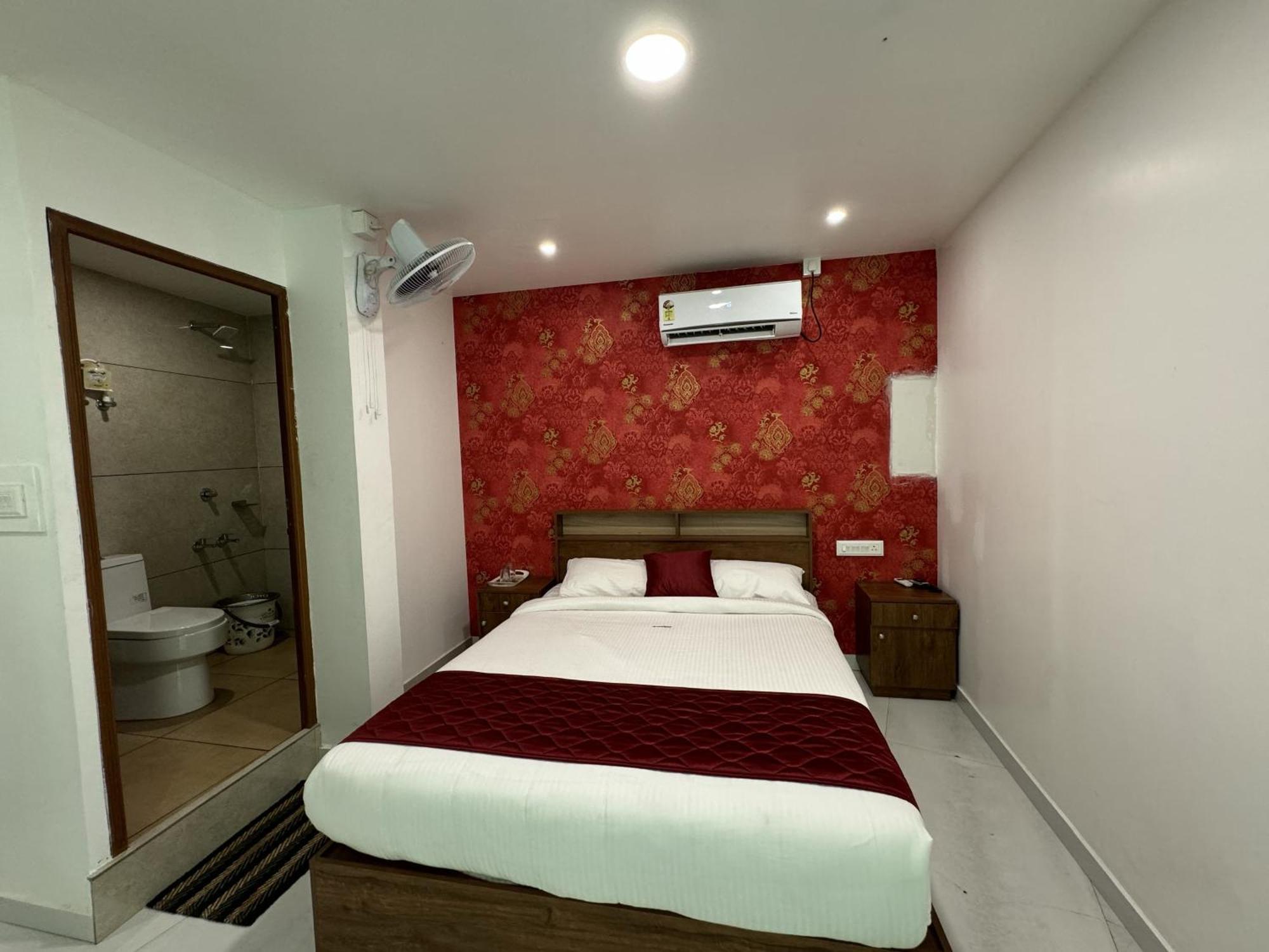 Amsher Suit Lulu Mall Road Hotel Kochi Bagian luar foto